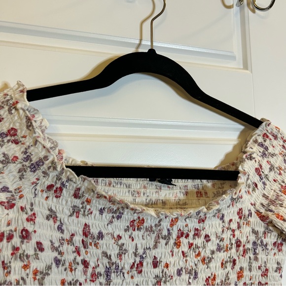 AMERICAN EAGLE OFF THE SHOULDER FLORAL PATTERNED WHITE TOP SIZE SMALL - Picture 4 of 11